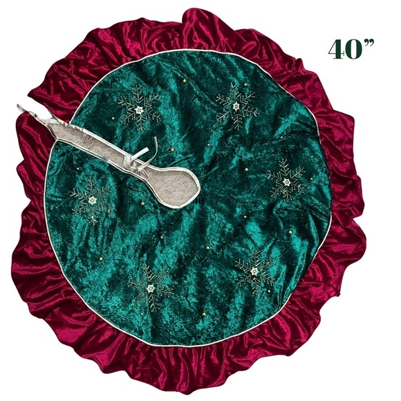 Christmas Tree Skirt Velvet Green and Red with Gold Beaded Snowflakes 40” - Picture 1 of 7